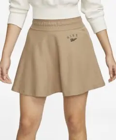 Nike ベージュ フレアスカート