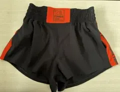 正規品　ズンバ　ショートパンツ　Sサイズ 黒 赤のラインのサムネイル