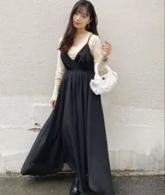 アルシーヴ　サテン裾ラウンドキャミワンピース　ブラック