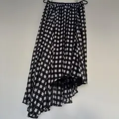黒と白のチェック柄アシンメトリックロングスカート