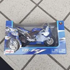 Maisto Yamaha YZF-R1 バイク 模型のサムネイル