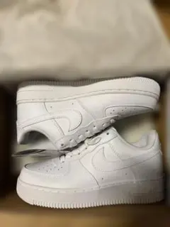 新品✨NIKE AIR FORCE 1 07 フレッシュ未使用品✨ 28