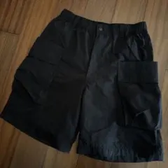 UNIQLOブラック カーゴナイロンショートパンツ