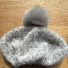 ポンポン付き ベレー帽 ヒョウ柄 グレー系