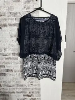 ネイビーとホワイトの柄チュニック