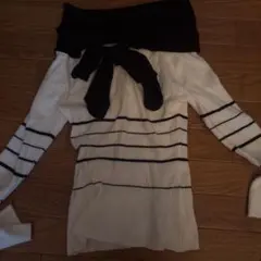 オフショルダー白黒ストライプニット