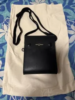 FRED PERRYショルダーバッグ ブラック