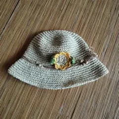 【hushush】麦わら帽子 ひまわりモチーフ付きのサムネイル