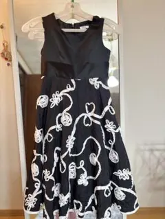 【即日配送】キャサリンコテージ　黒/白 フローラル刺繍ドレス130cm