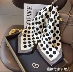 大判70㎝　スカーフ　ドット　水玉　秋冬大活躍　　シルク調　モノトーン　おしゃれ