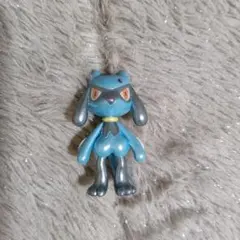 ポケモン　ルカリオ　フィギュア