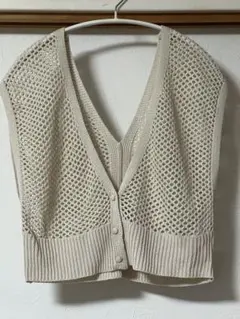 クリーム色 Vネック ニットベスト