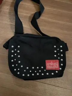 Manhattan Portage スタッズ付きショルダーバッグ