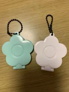 MARY QUANT 花型ミラーキーホルダー 2色セット