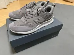 ［新品］New Balance スニーカー　グレー
