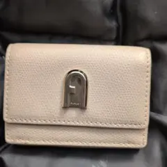 Furla ベージュ三つ折り財布