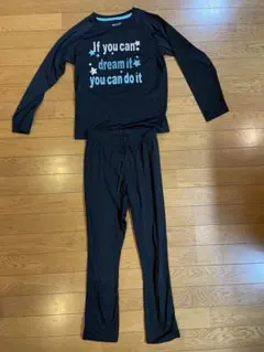 黒い長袖パジャマ