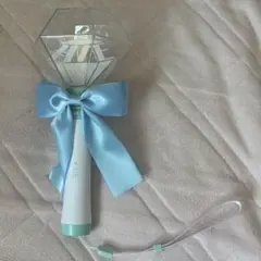 ILLIT ペンライト イロハ アクリルキーホルダー付き - メルカリ