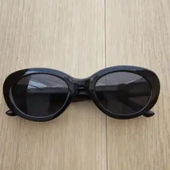 H&M オーバル　サングラス ブラックのサムネイル