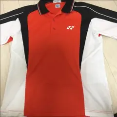 テニスウェアとテニスＶネック