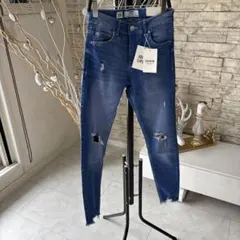 Bershka スキニーデニム ローライズ ダメージ加工 EUR36のサムネイル