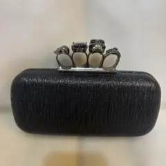 緊急お値下げ スカル装飾の黒いクラッチバッグ