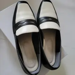 レザー ローファー 黒と白 ストラップ付き