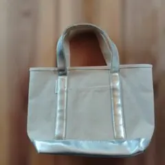 ベージュ キャンバストートバッグ メタリック底