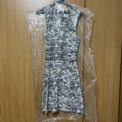 ノースリーブひざ丈ワンピース 白黒