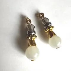 152番天然石ムーンストーンとスワロフスキーガラス、メタルのチャーム2個