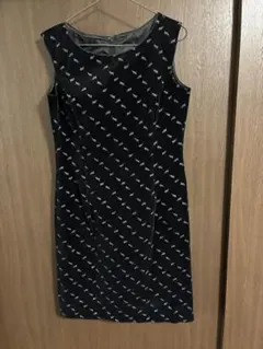 アリスバーリー　黒い花柄ノースリーブワンピース