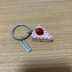 ケーキモチーフ　キーチェーン　ストロベリー