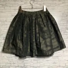 CROLLA カモフラージュ柄フレアスカート　ダークグリーン　36サイズ　美品のサムネイル