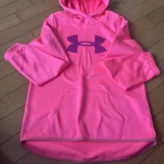 Under Armour ピンクパーカー YXL