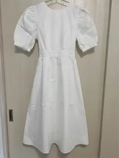 パフスリーブ 白 ホワイト ワンピース 背中開き