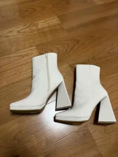 ホワイトヒールブーツ サイドファスナー付き