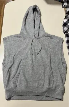 UNIQLO グレー フード付きノースリーブ