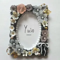 モノトーン×くすみカラー♡フラワーホイップデコB8トレカケース