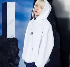 FILA BTSコラボ グレー　パーカー S フーディー　スウェット