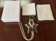 Dior 星型キーホルダー
