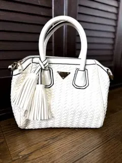 SALE★ホワイト 編み込みデザイン ハンドバッグタッセル　白　入園入学