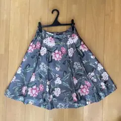 LAURA ASHLEY フラワー柄 フレアスカート グレー
