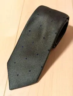 美品★ドット柄ネクタイ★グリーン