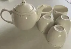 ジバンシー陶器製ティーポットとカップセット