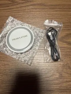 ワイヤレス充電器とUSBケーブル