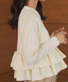 袖フリルニット