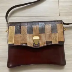ショルダーバッグ　ブラウン