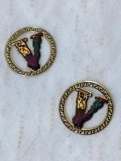 837.ラメ付半立体なV文字のアイロンワッペン2枚セット