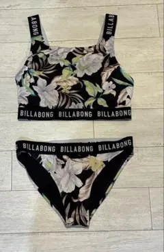 【3連休限定値下げ】BILLABONG フラワープリント セパレート水着のサムネイル