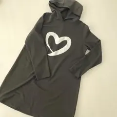 黒いハートプリント長袖ワンピース